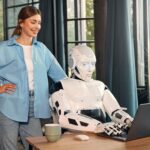 Mulher usando IA para criação de conteúdo